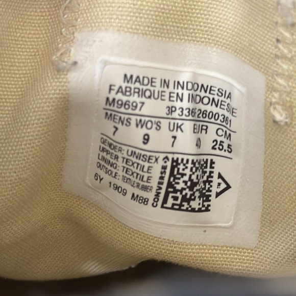 Women’s Converse All Star Chuck Taylor Shoes - Picture 4 of 5